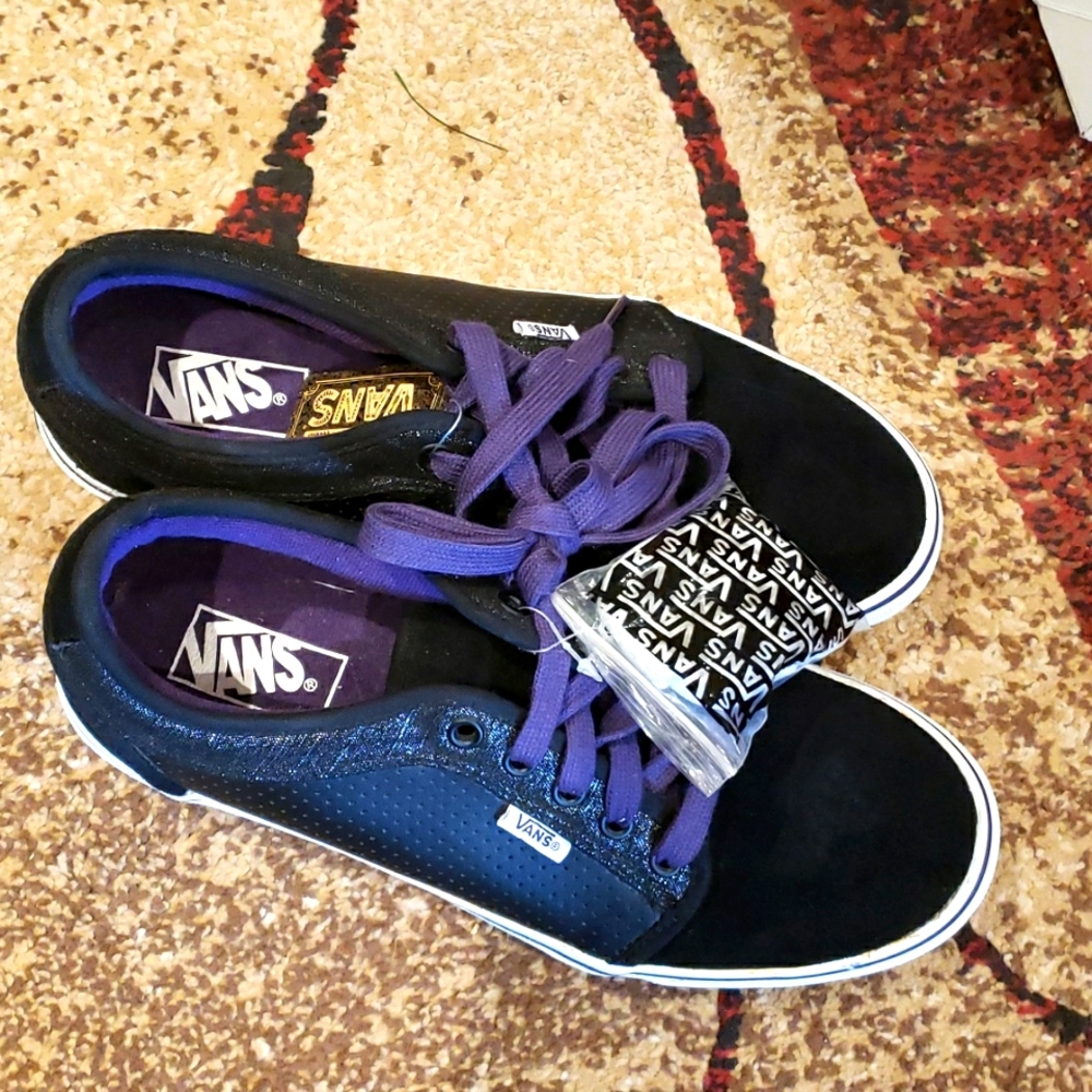 Vans low top Skateshoe black leather and suede, nwt size 10.5